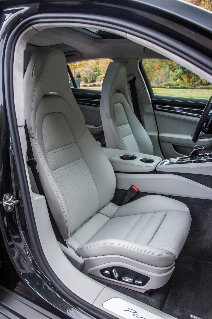 Интерьер Porsche Panamera Turbo 2016 года  (NA) (фото 13 из 29)